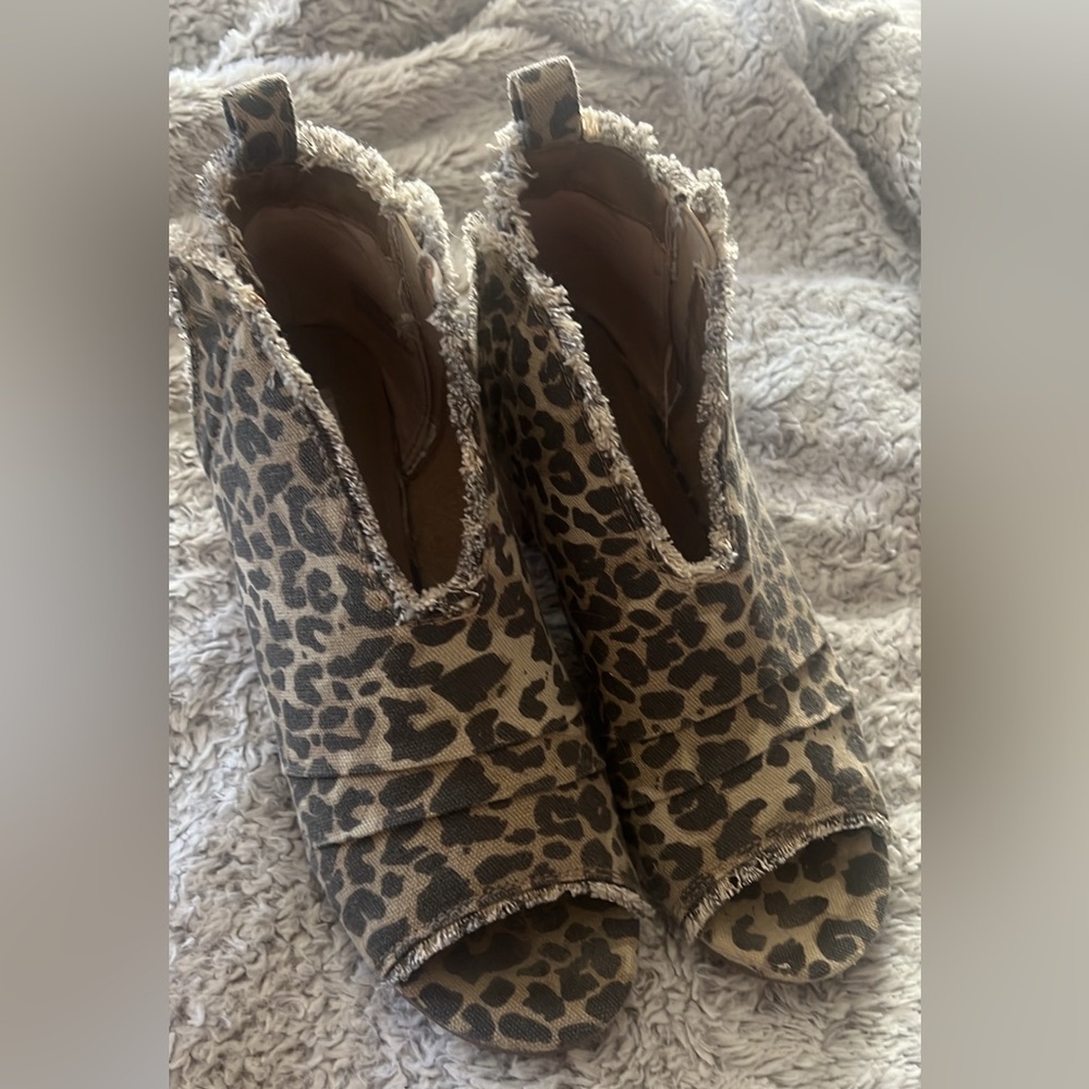 Very G size 8 booties